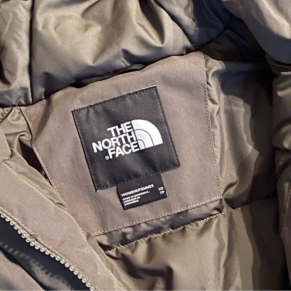 The North Face Women's Arctic Parka - NWT Taupe Green - Picture 8 of 9